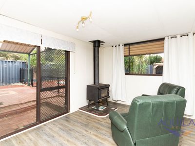 27 Dagmar Way, Swan View