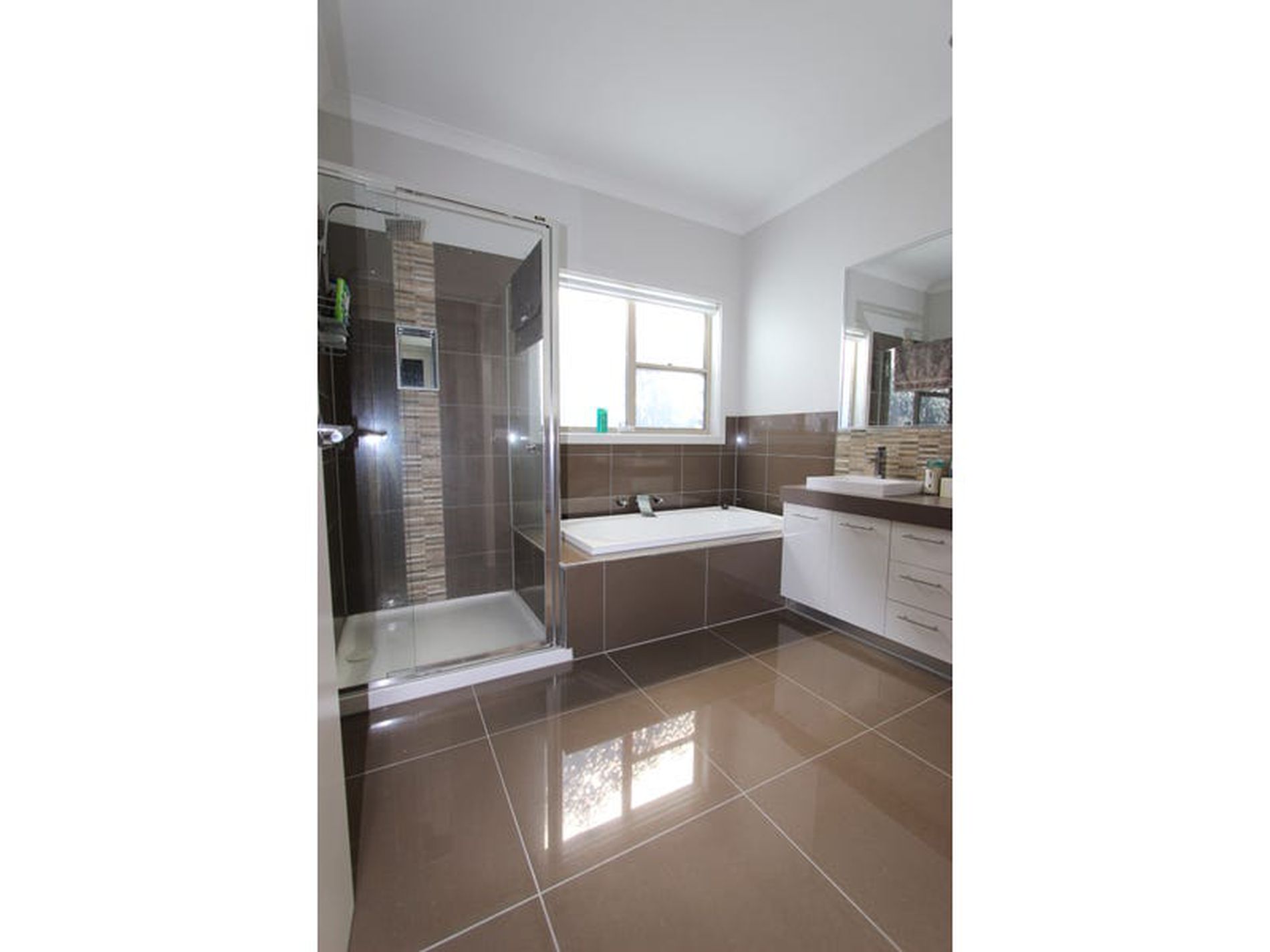 1 / 2 Narmbool Street, Manifold Heights