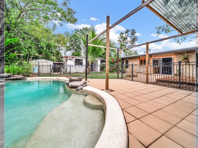 8 Mimosa Street, Holloways Beach