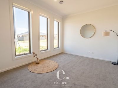 39 Pickering Crescent, Lara