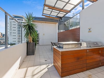 711 / 8 Dickens Street, Spring Hill