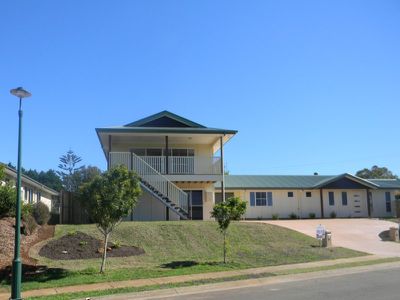 2 / A Greenhills Esplanade, Maleny