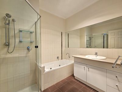 8 Paynes Road, Mount Waverley