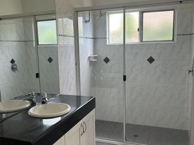 2 Pajingo Court, Annandale