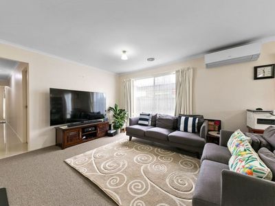 12 Menindee Terrace, Narre Warren South