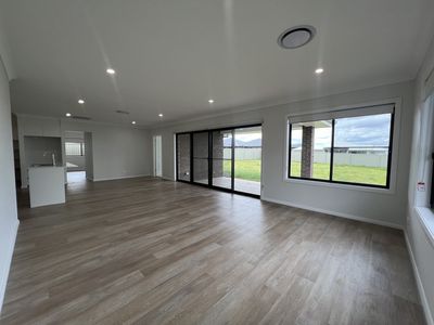 8 Kirkwood Place, Dubbo