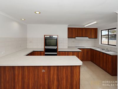 6 Railway Avenue, Horsham