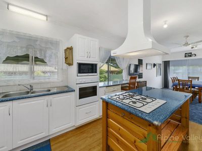 30 Freeburgh Avenue, Mount Beauty