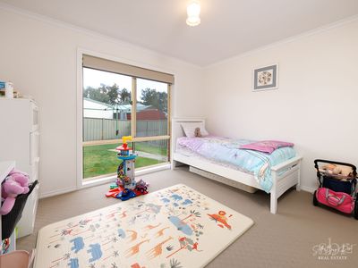 2 LODDON COURT, Wodonga
