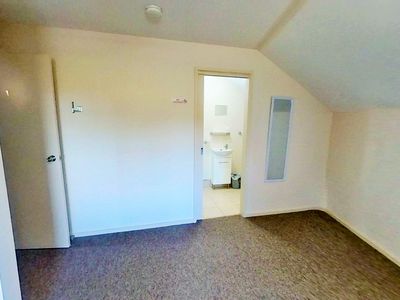 36 Lyons Street, Newbridge