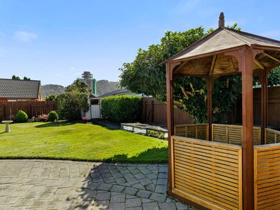 28 De Menech Grove, Avalon