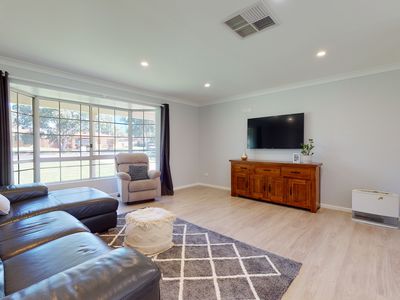 29 Meadowbank Drive, Dubbo