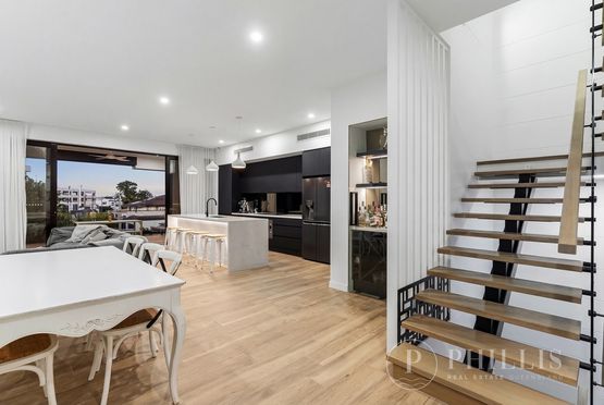 2 / 8 Thelma Avenue, Biggera Waters