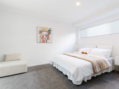 8 New York Way, Spring Mountain