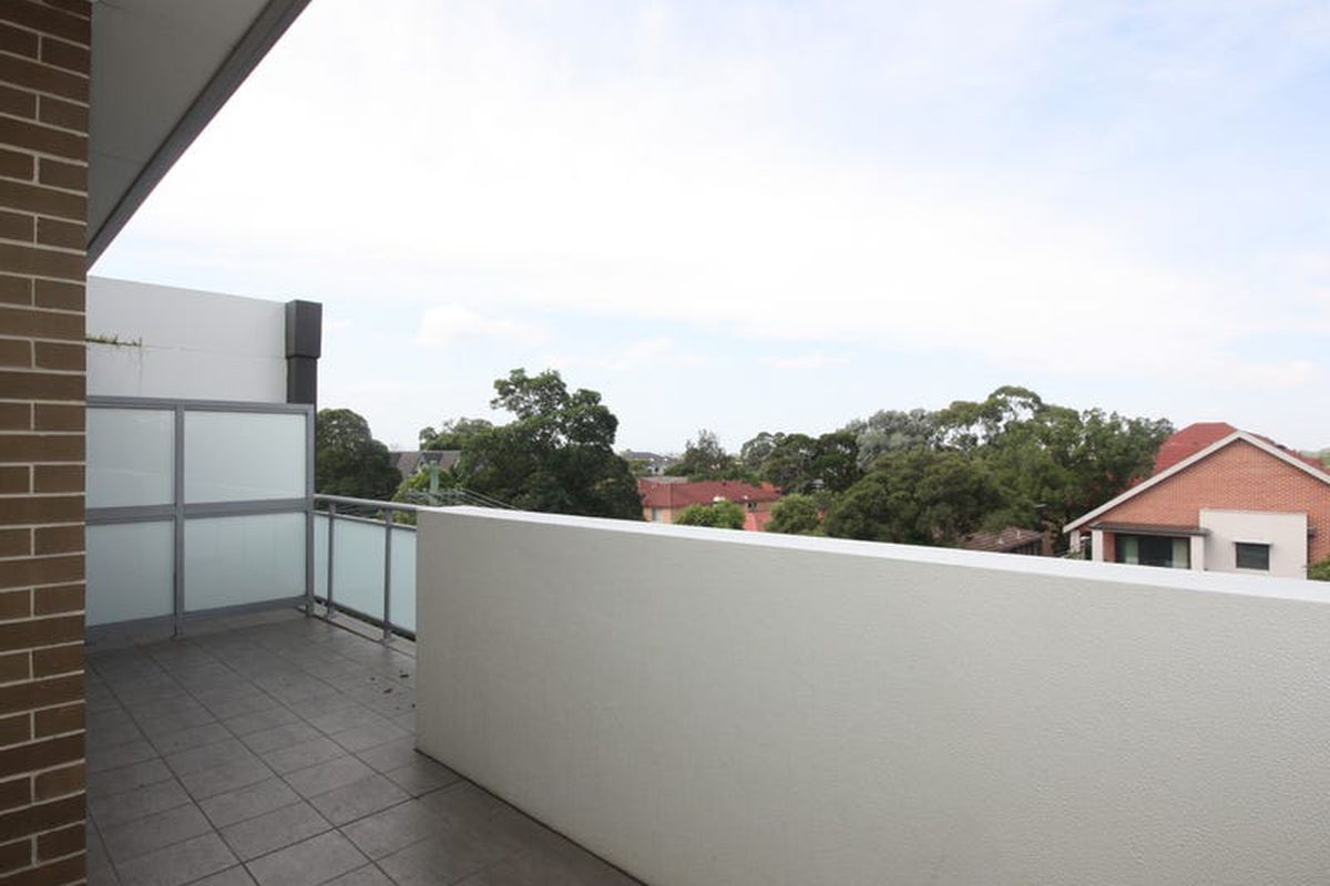 31 / 37-43 Eastbourne Road, Homebush West