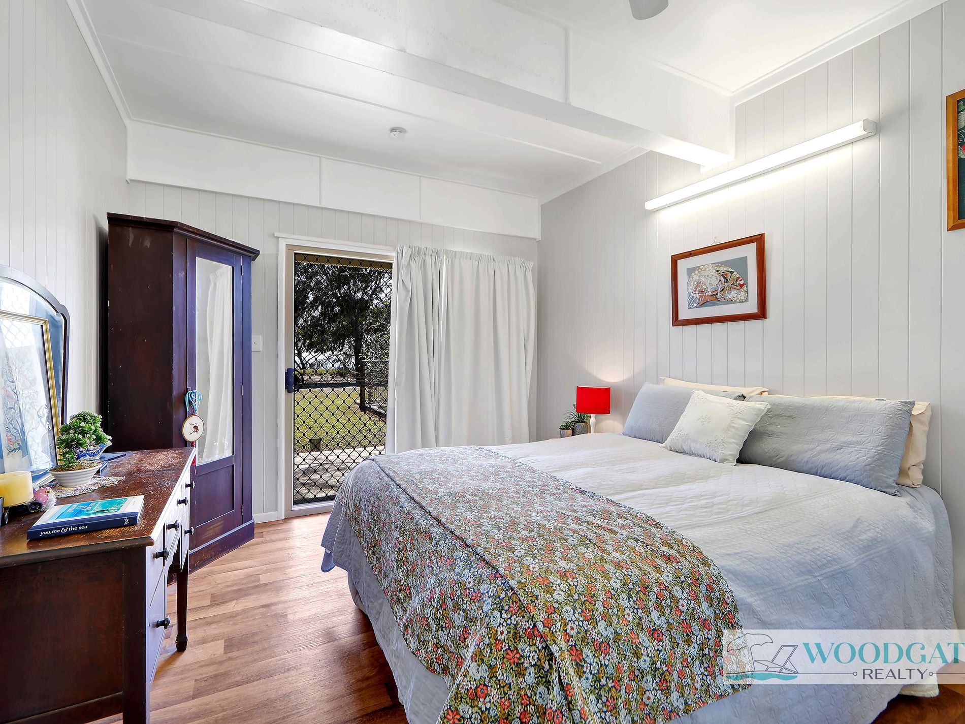 104 Esplanade, Woodgate