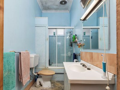 19 Sixth Street, Cardiff South