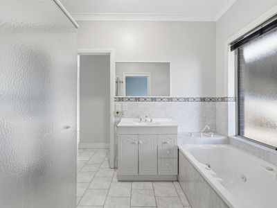 19 Huntingdale Place, Waldara