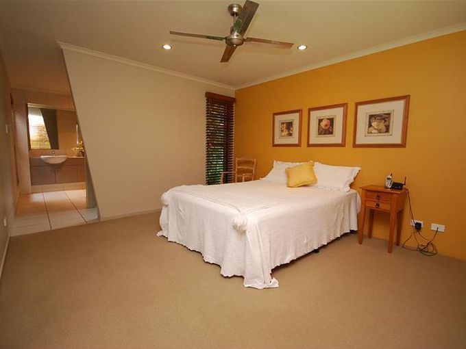 6 St Lucia Crescent, Parrearra
