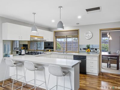 6 Helen Court, Melton West