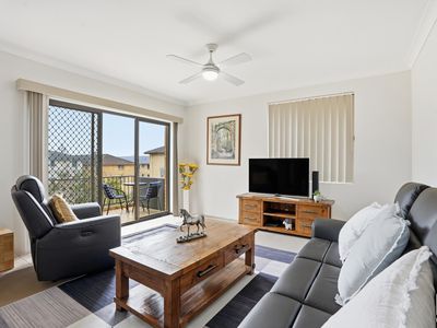 2 / 8-12 Ocean Parade, The Entrance