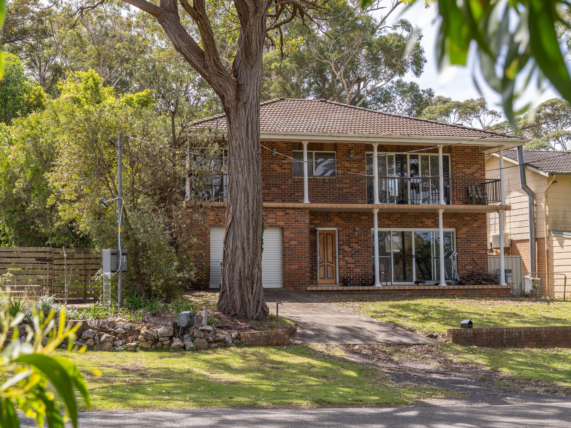 118 Sunset Strip, Manyana