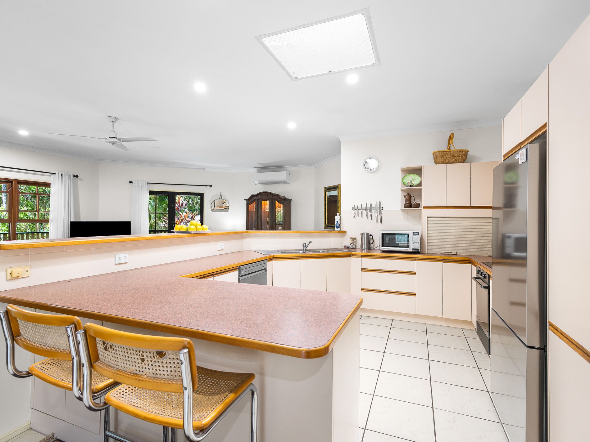 6 Peacock Court, Pomona