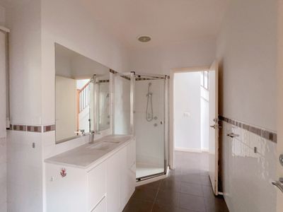 2 / 8 Faye Street, Reservoir