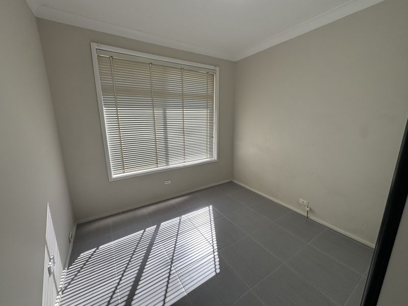 11 Dredge Avenue, Moorebank