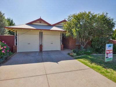 1B Paddington Drive, Hannans