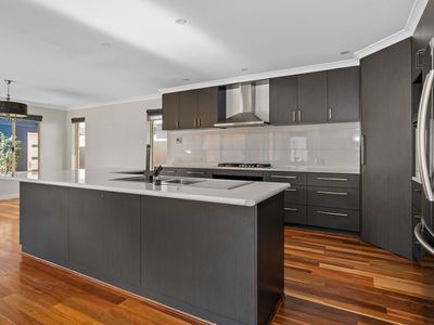 102 Aslett Drive, Karlkurla