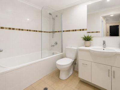 36 / 11 Bay Drive, Meadowbank