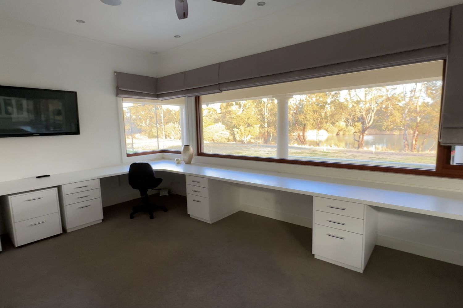 145 Barnes Boulevard, Horsham