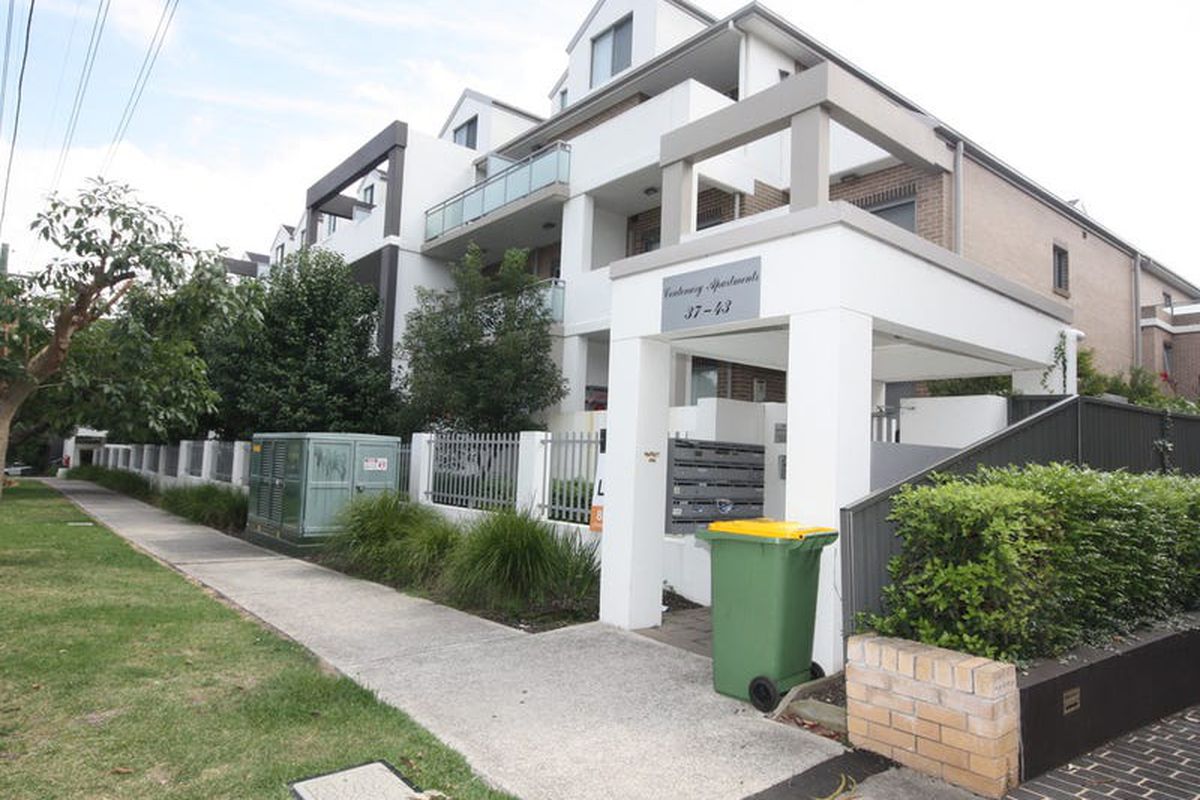 31 / 37-43 Eastbourne Road, Homebush West