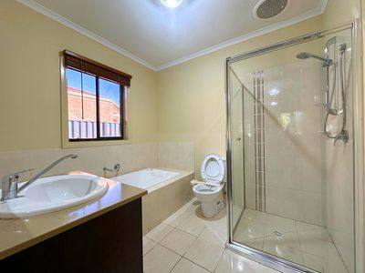 10 Kambah Street, Tarneit