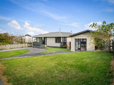 276 Sturges Road, Henderson