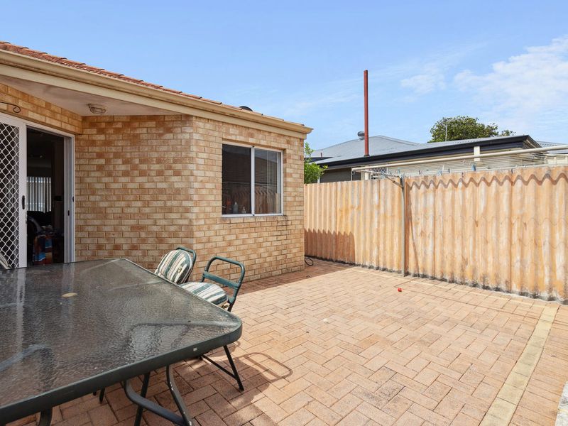 8 Davies Lane, Bentley