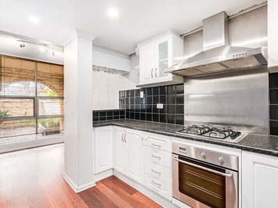 5 / 5 Mooloola Way, West Lakes Shore