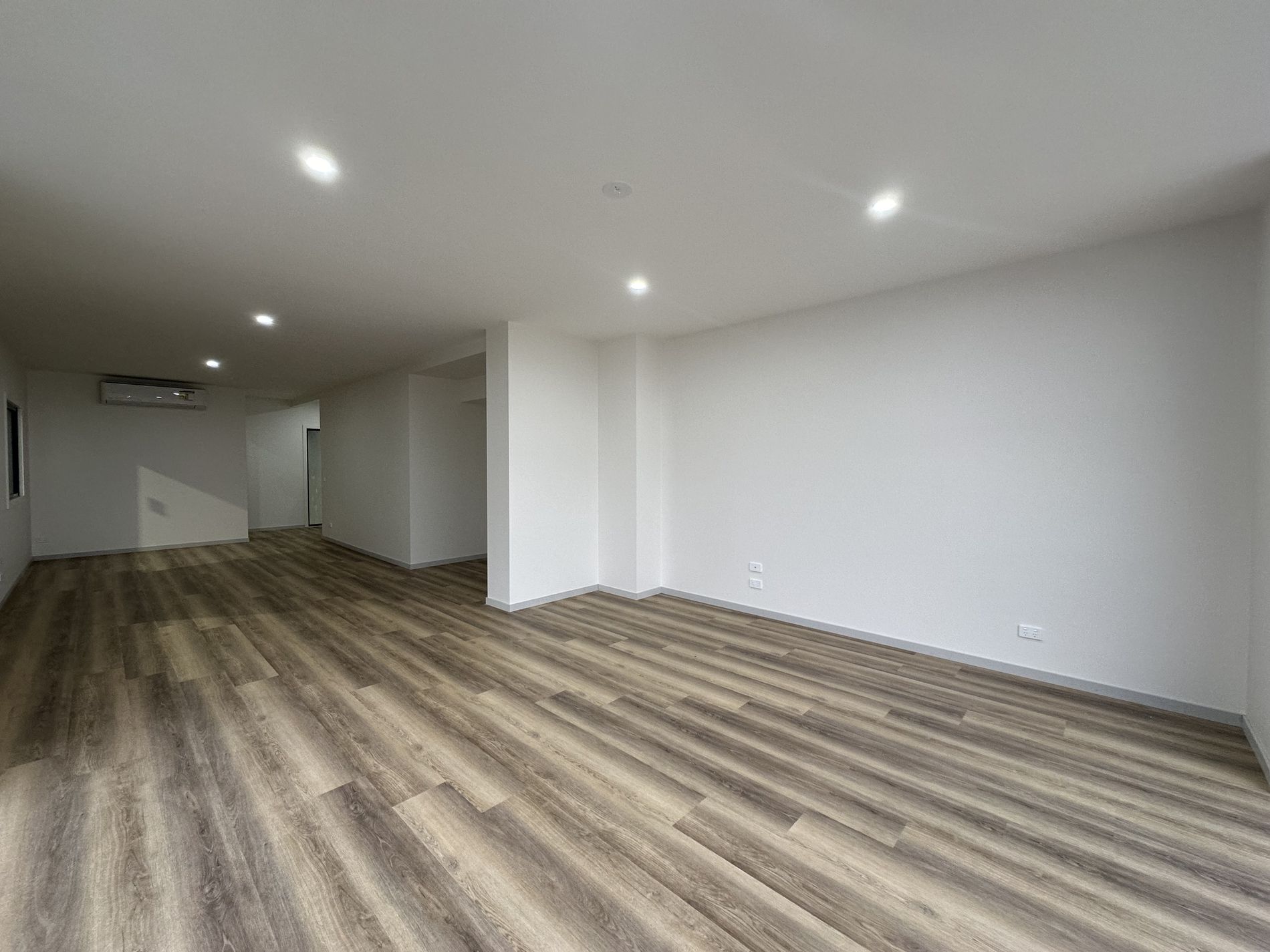 2 / 26 Robbins Circuit, Williamstown North