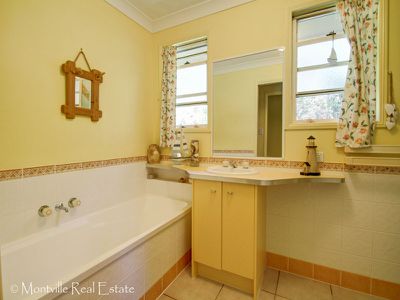 12 Strong Court, Montville