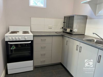 2 / 37 Steel Loop, Wedgefield