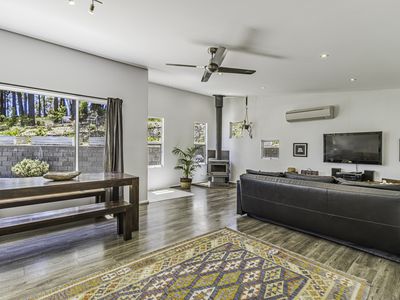 1936 Huon Highway, Grove