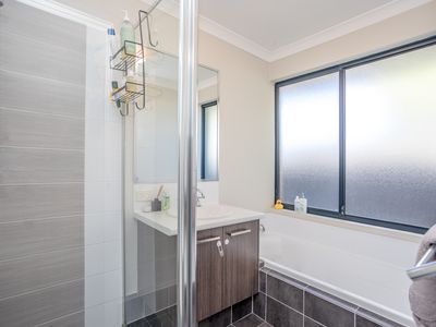28 Ernest Way, Hilbert