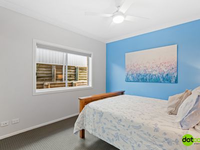 25 Farrier Crescent, Hamlyn Terrace