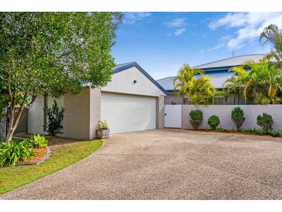 1 / 79 Victoria Dr, Pacific Pines