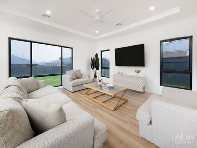 14 BAKER STREET, Tangambalanga