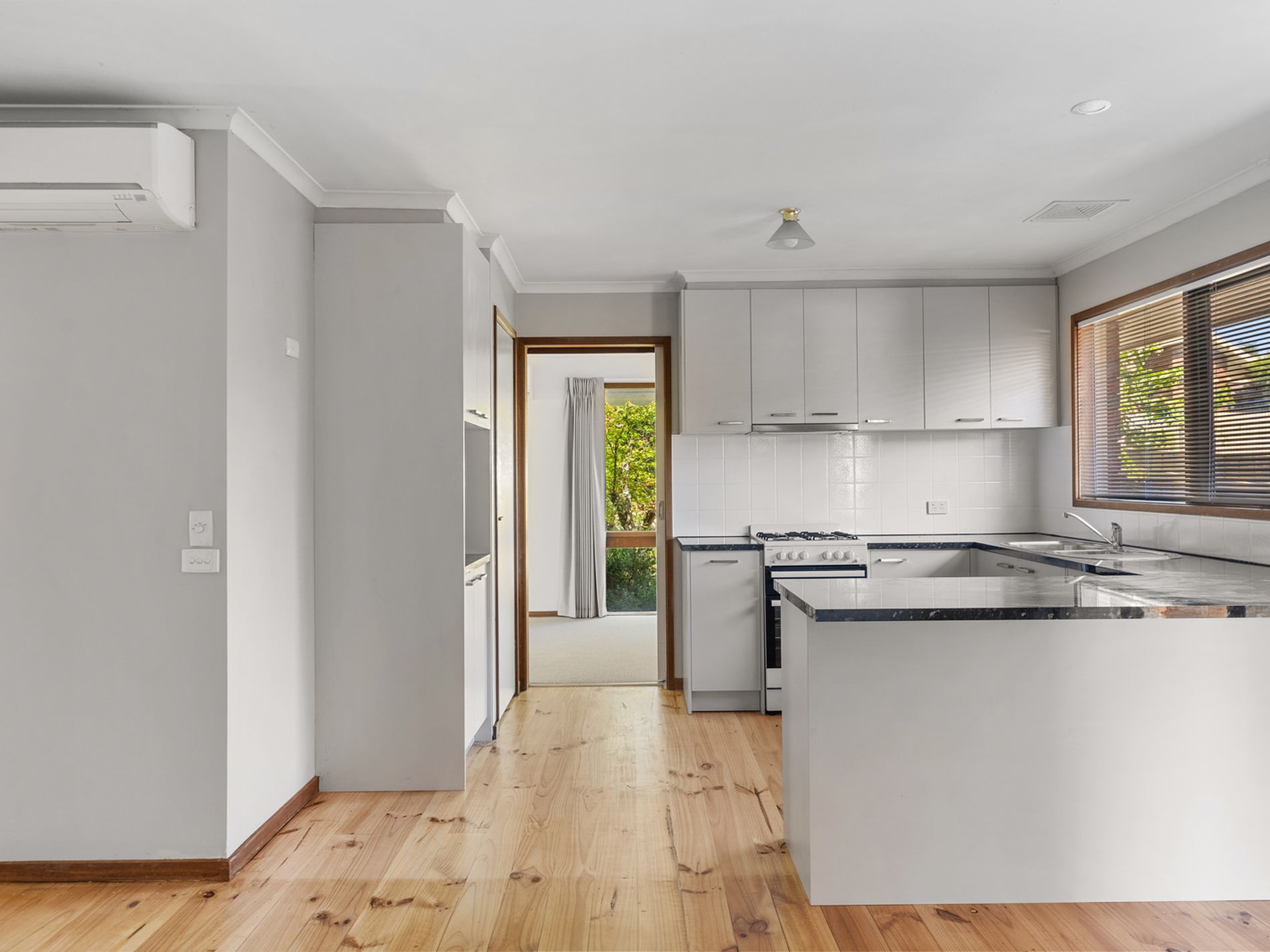 12 HANLEY CRESCENT, Seymour