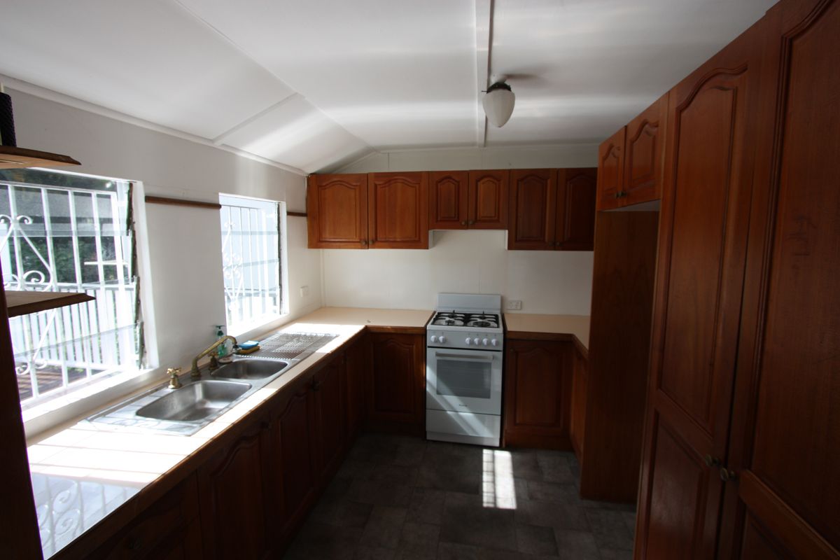 11 Egbert Street, West End