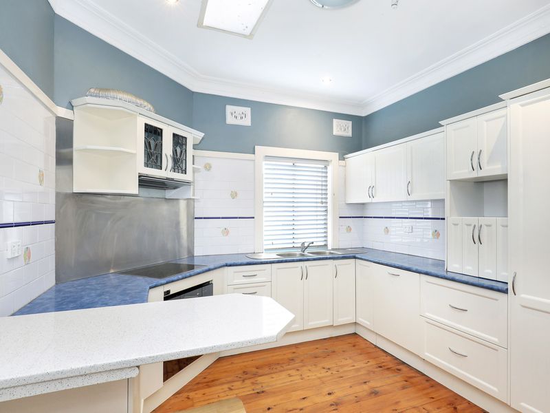 54 Gladstone Avenue, Wollongong