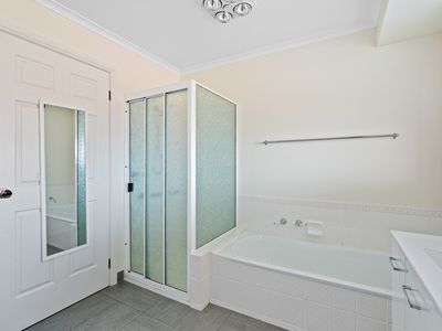 376 Argyle Drive, Kingston